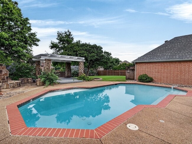 Building Photo - 1210 Forest Hills Dr