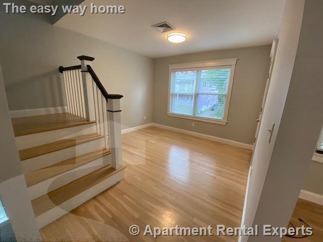 Building Photo - 41-43 Garrison Ave Unit #2