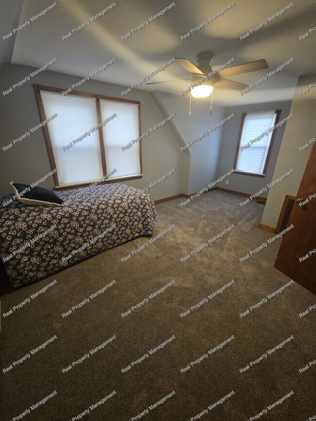 Building Photo - Updated Munster Cape Cod