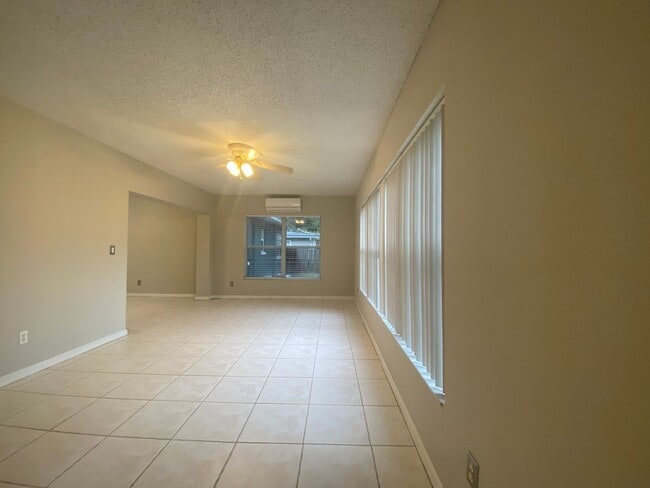 Building Photo - 1421 Ridgecrest Rd