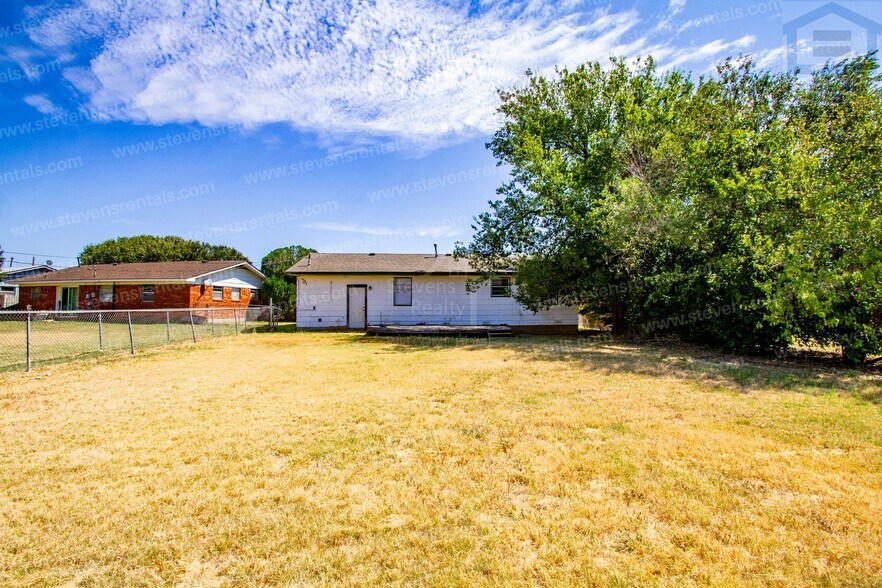 Building Photo - 707 SW 49th St