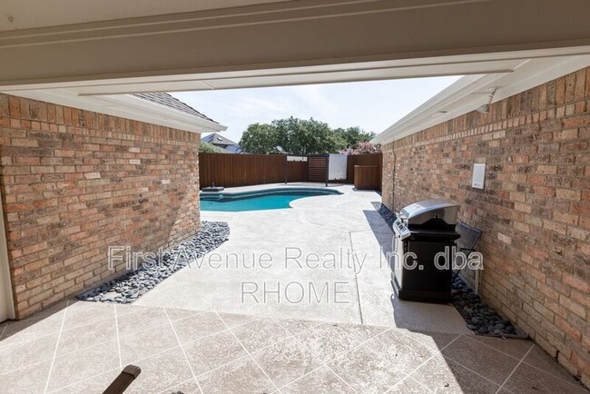 Building Photo - 16121 Shadybank Dr
