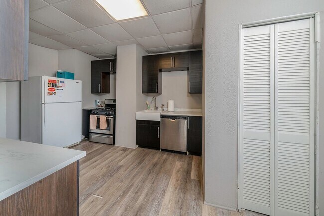 Building Photo - 2353 Sidney St