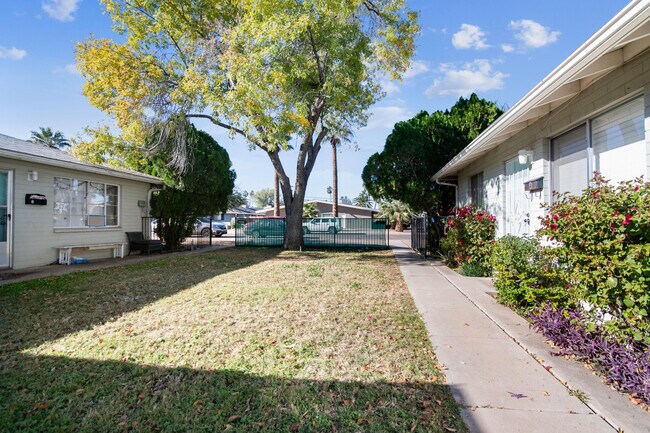 Primary Photo - 2211 S Granada Dr