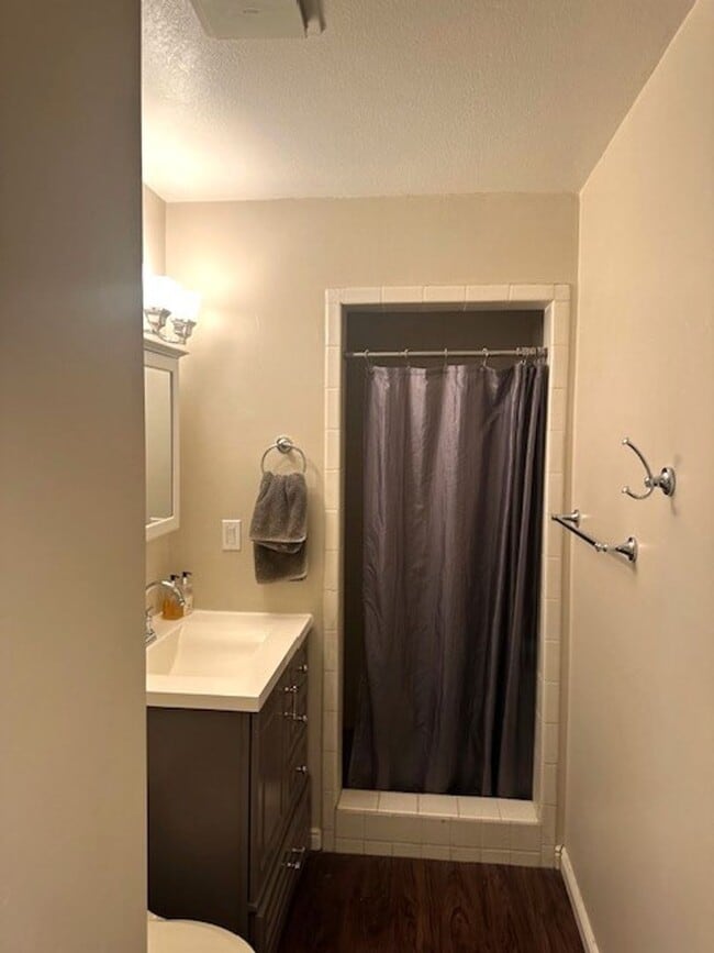 Building Photo - Well maintained tree street home with garage
