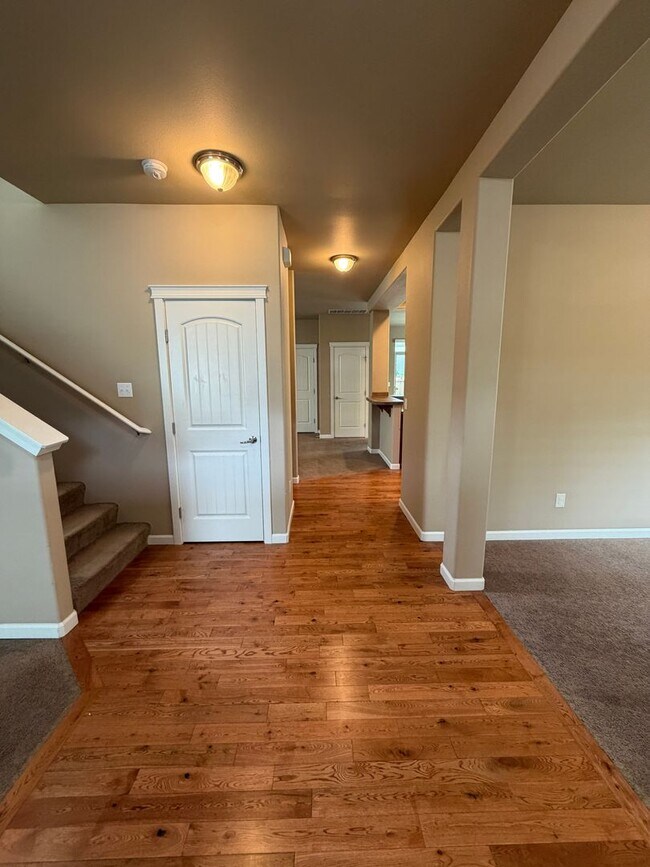 Building Photo - 1415 Grindstone Dr SE