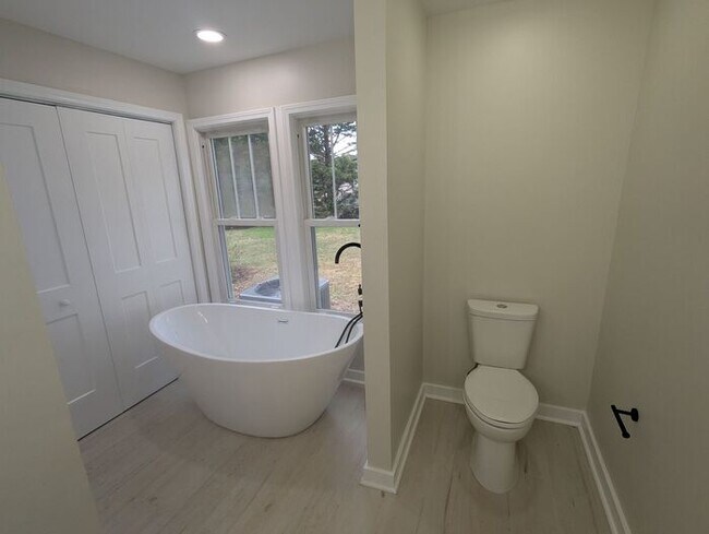 Building Photo - Beautiful 4BD/3BA Home in Hickory