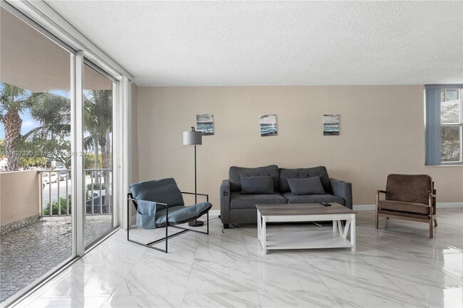 Building Photo - 9440 W Bay Harbor Dr