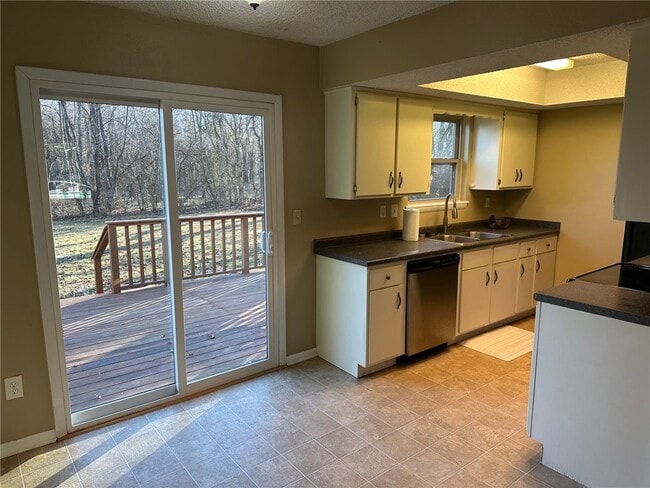 Building Photo - 332 W Nightingale Cir