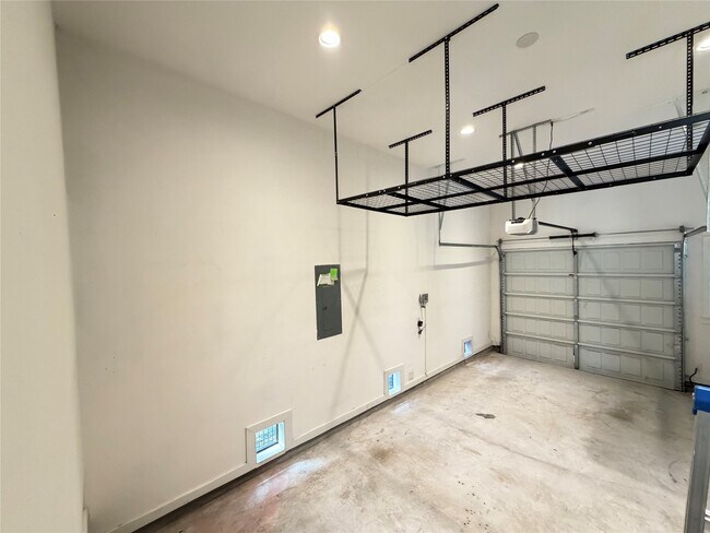 Building Photo - 2807 Old Pecan Grove Ln