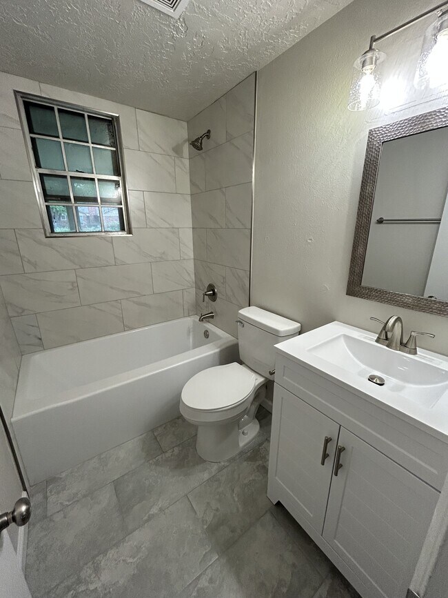 Building Photo - 1623 Denison Dr