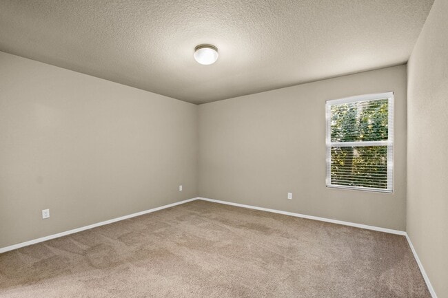 Building Photo - Beautiful and Spacious Home!