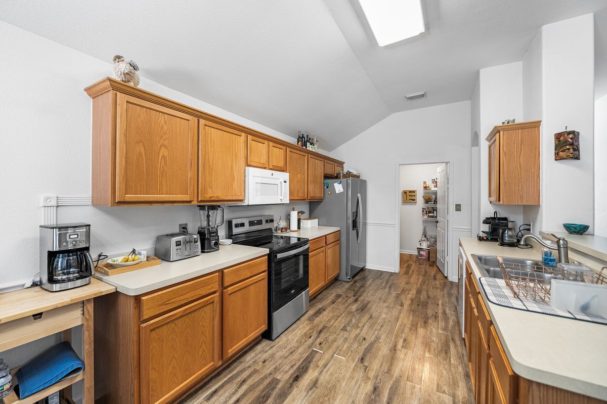 Building Photo - 13839 Bent Ridge Dr