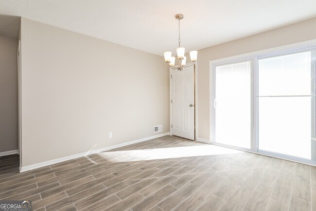 Building Photo - 219 Deerfield Dr