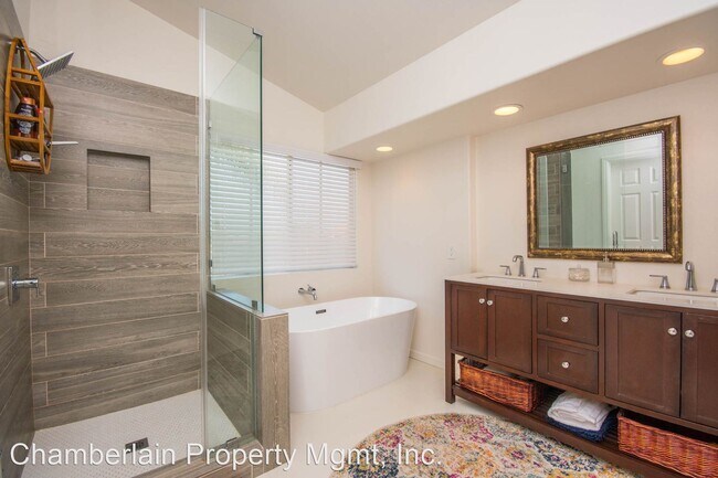 Building Photo - 4 br, 2.5 bath House - 1837 Paseo Del Lago...