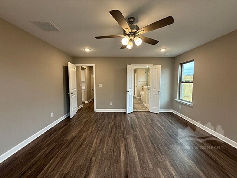 Building Photo - 581 Tucker View Dr