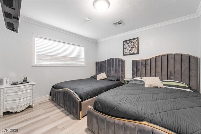 Building Photo - 2419 E Vegas Valley Dr