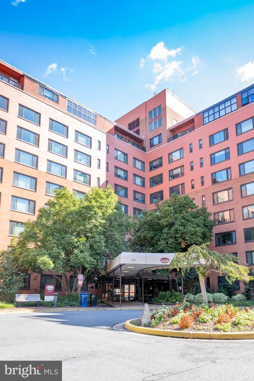 Building Photo - 1021 Arlington Blvd