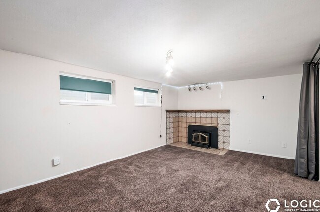 Building Photo - 12055 Cinnamon Ridge Rd