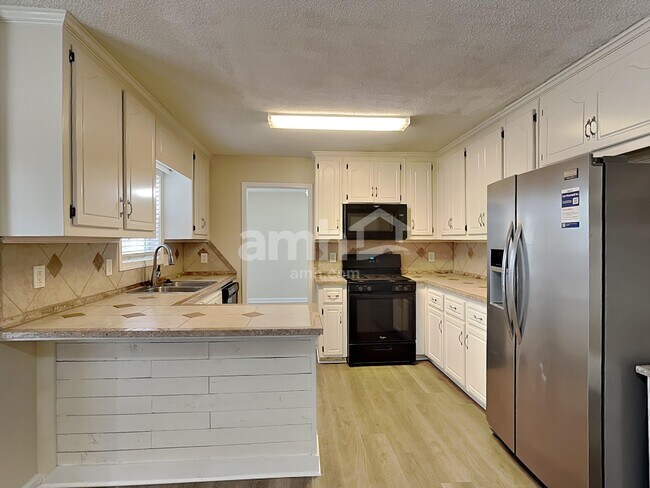 Building Photo - 1017 Queensbury Run