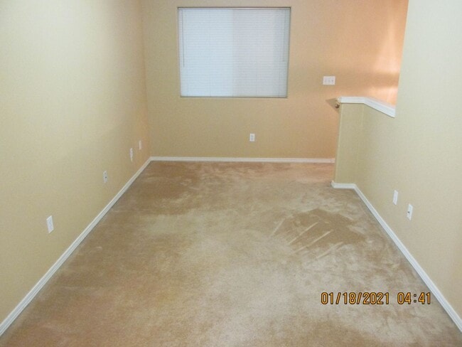 Building Photo - 4 Br 2.5 bth Plus Loft!  Large Rooms, 2 ca...