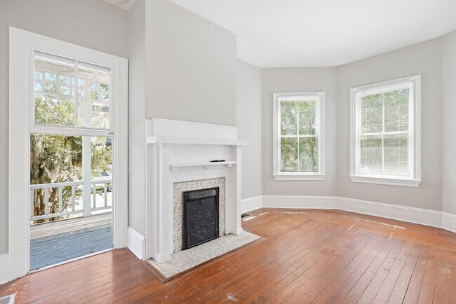 Building Photo - 320 E 31st St