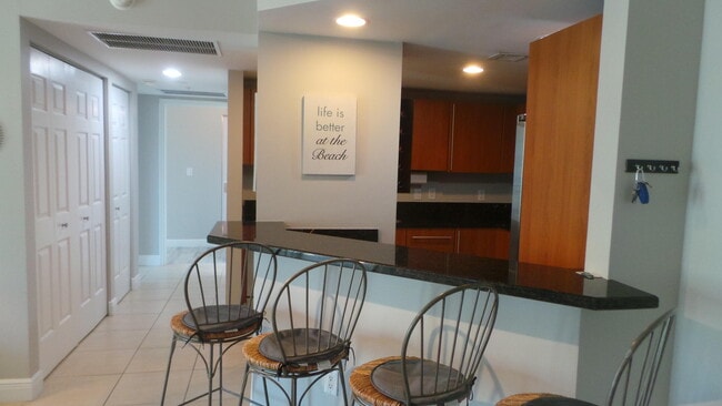 Building Photo - 610 Clematis St