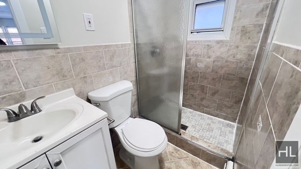 Building Photo - NEWLY RENOVATED 2 BEDROOM/2 FULL BATHROOMS...