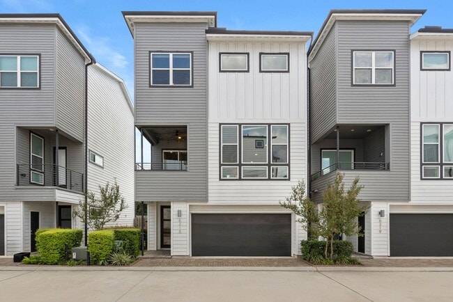 Primary Photo - Modern Three-Story Home in Timbergrove Yards