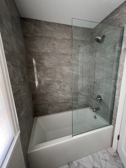 New Shower - 553 Winnetka Ave