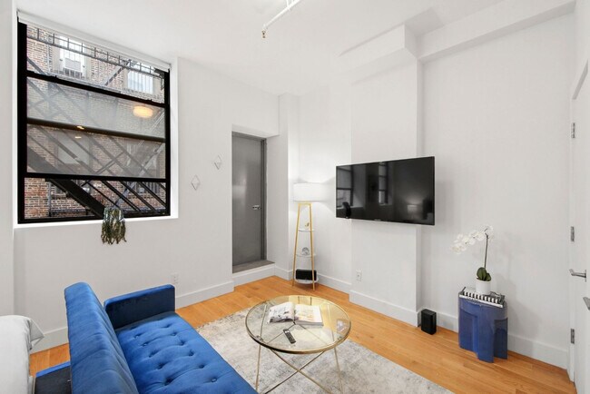 Building Photo - 517 W 45th St