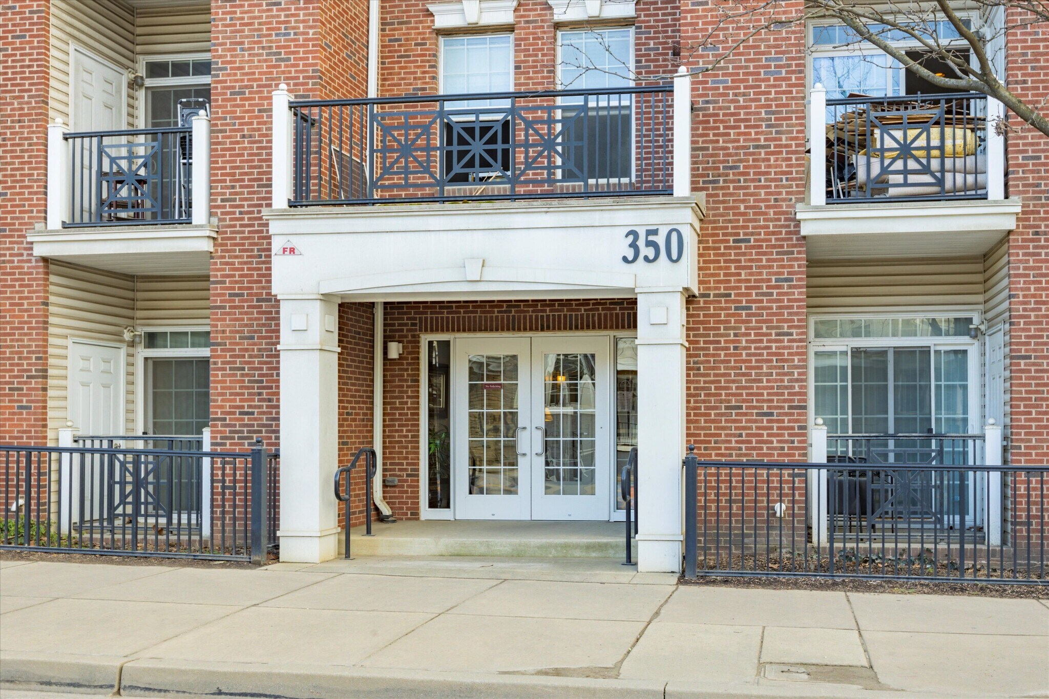 Building Photo - 350 W Elm St