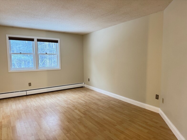Bedroom 2 - 25 Baycrest Dr