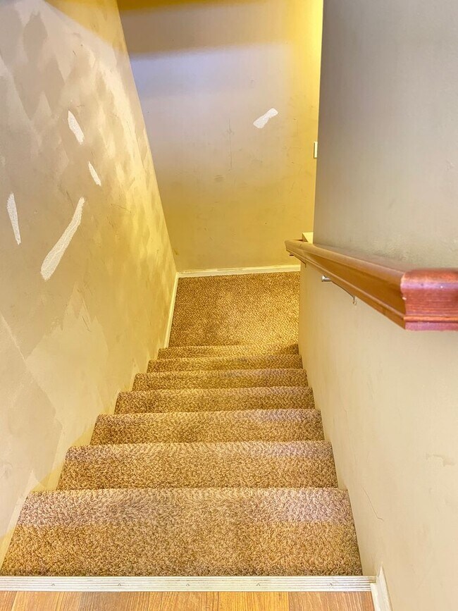 Building Photo - Beautiful 3 bed 2 bath house $1995, Glenmo...