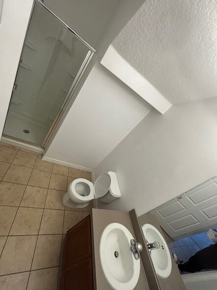 Building Photo - 5155 Regatta Dr