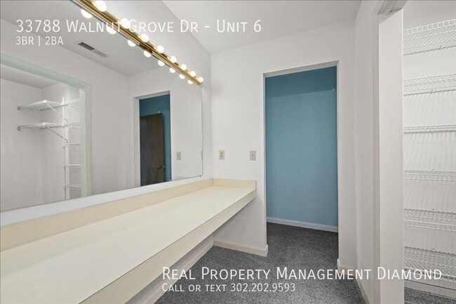 Building Photo - 33788 Walnut Grove Dr