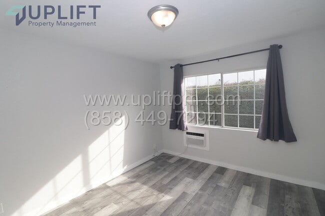 Building Photo - Swift Ave (4233-4239)