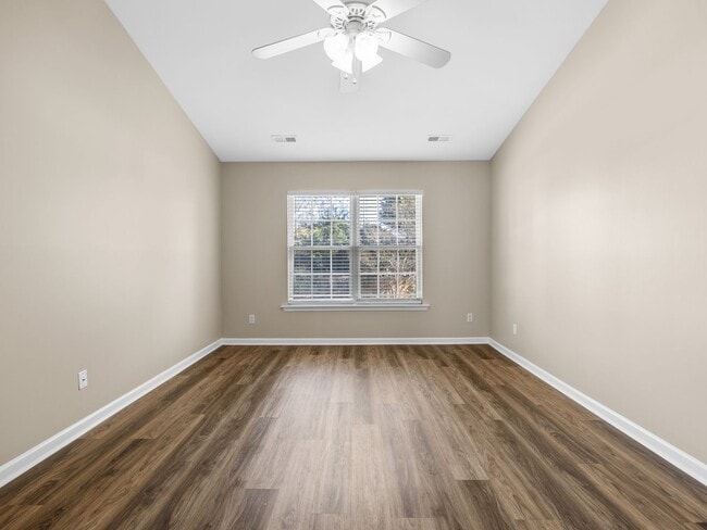 Building Photo - Beautiful 4 bedroom 2 bathroom house ready for you to call home!