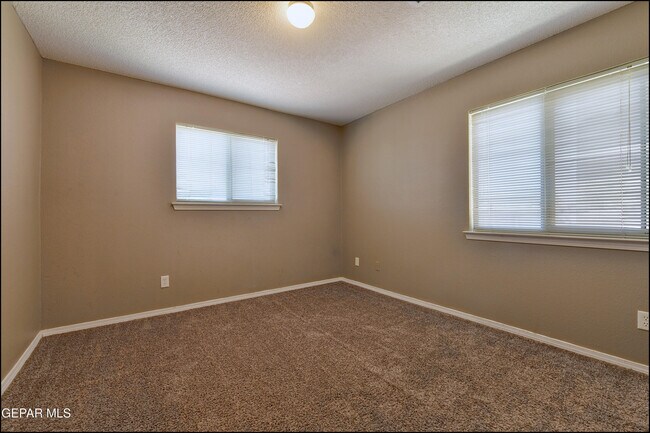 Building Photo - 3404 Blue Earth Ln