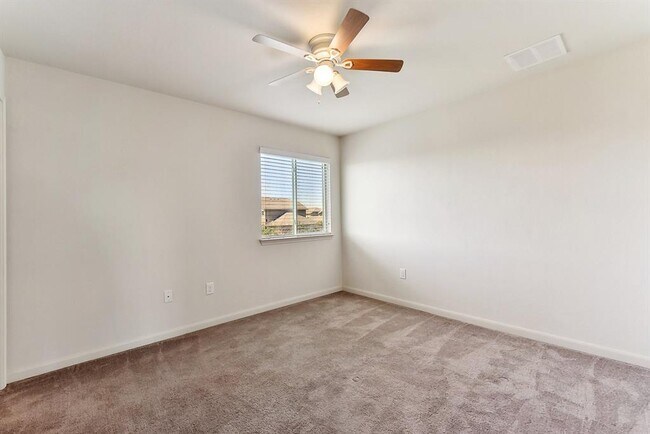 Building Photo - 310 Potters Peak Way
