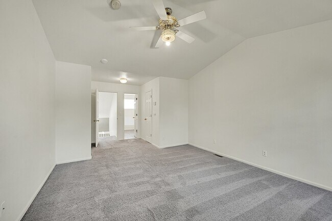 Building Photo - $1,950- 2 Bed, 2 Bath Townhouse in Denver with Washer and Dryer!