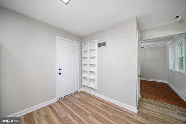 Building Photo - 214 Maryland Ave