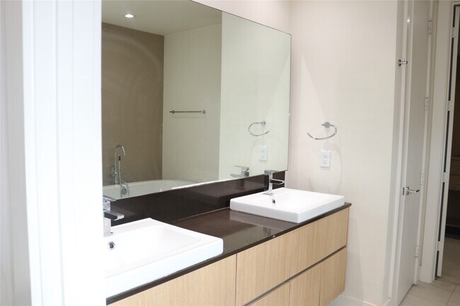 Building Photo - 5403 Tocayo Pl