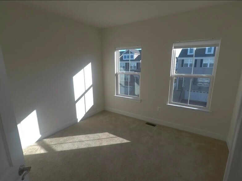 3rd BR, window angle - 8828 Englewood Farms Dr