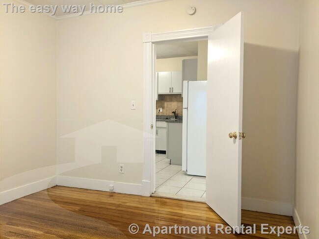 Building Photo - 83 Yorktown St