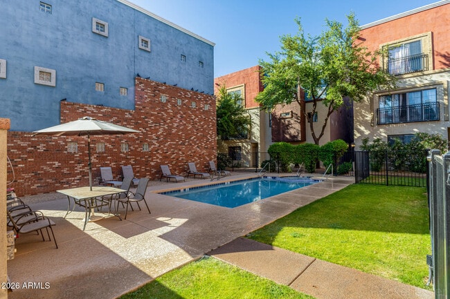 Building Photo - 3426 E Avalon Dr