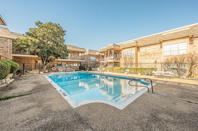 Building Photo - 4343 Bellaire Dr S