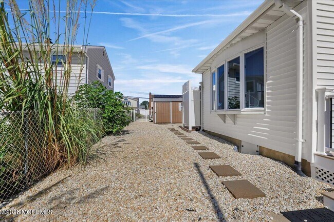 Building Photo - 774 Nassau Dr