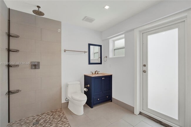 Building Photo - 5901 SW 45th St