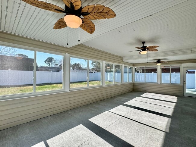 Building Photo - READY 08-26-25!! 3-Bedroom Ranch W/Fenced ...